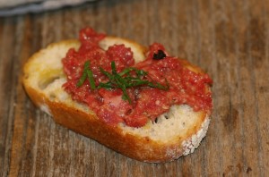 Carne crudo crostini